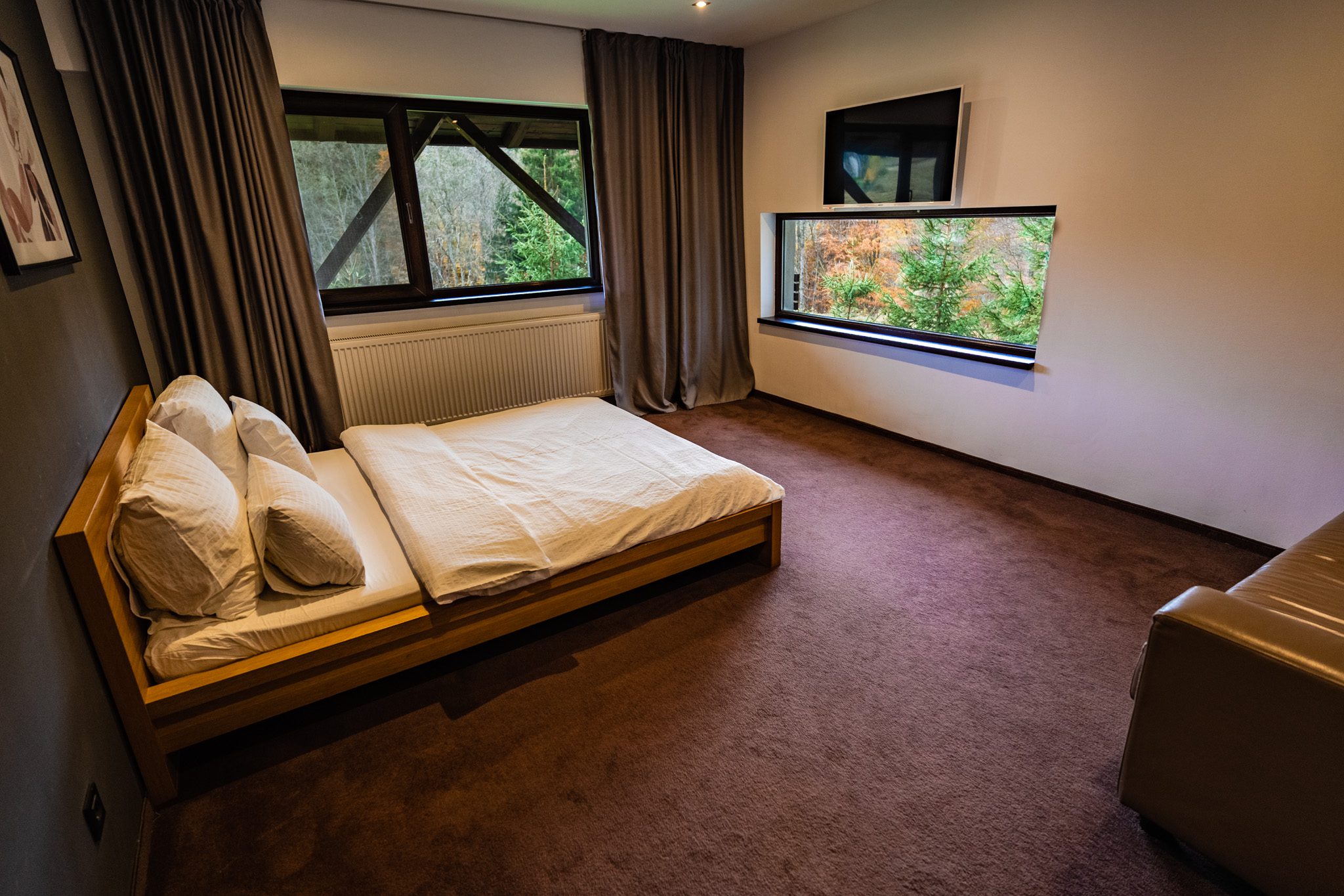 interior cabana haiducului vila la munte in valea doftanei fotografiata de vlad pahontu primavara