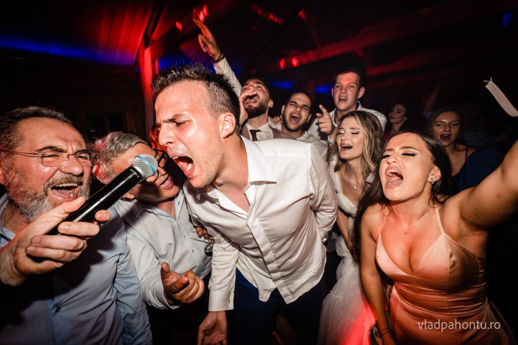 mire la petrecere cantand fotografiat de vlad pahontu la nunta pitesti kaia