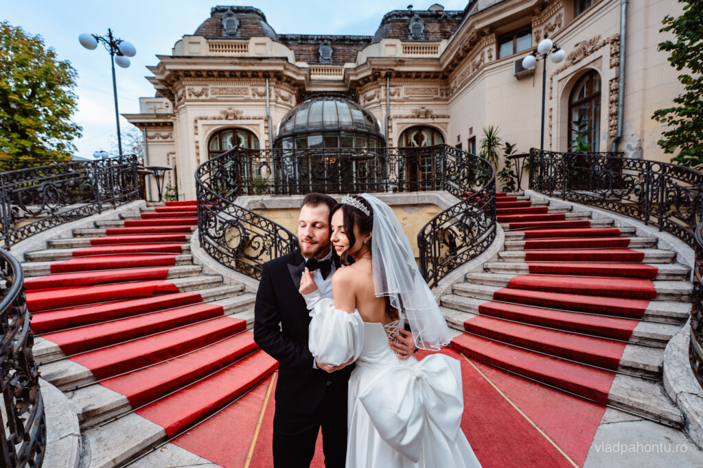 miri fotografiați pe scările casei oamenilor de știință in București de fotograful vlad pahontu